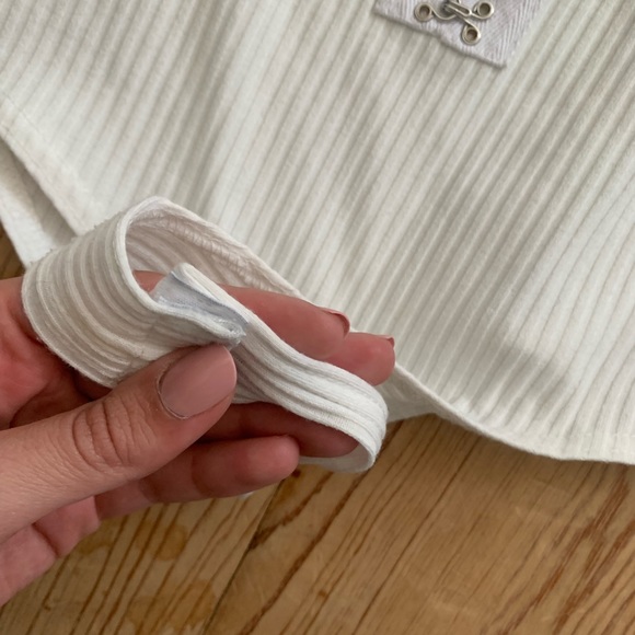 White clasped bodysuit with shoulder ruffle! - Picture 2 of 3